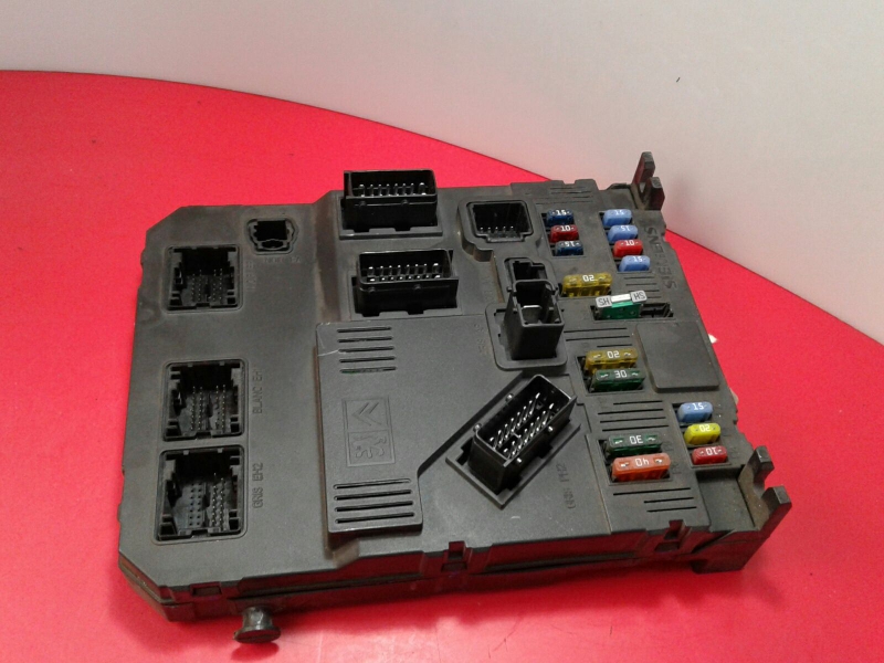 Boîte de fusibles / SAM / BSI PEUGEOT 407 (6D_)