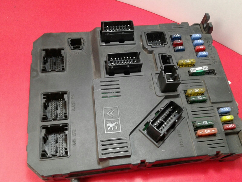 Boîte de fusibles / SAM / BSI PEUGEOT 407 (6D_) Imagem-1