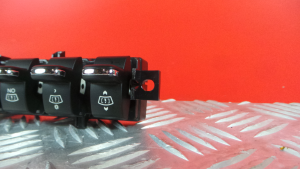 Botón / interruptor electromecánico PEUGEOT 3008 I (0U_) Imagem-1