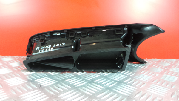 Difusor / salida de aire PEUGEOT 3008 I (0U_) Imagem-2