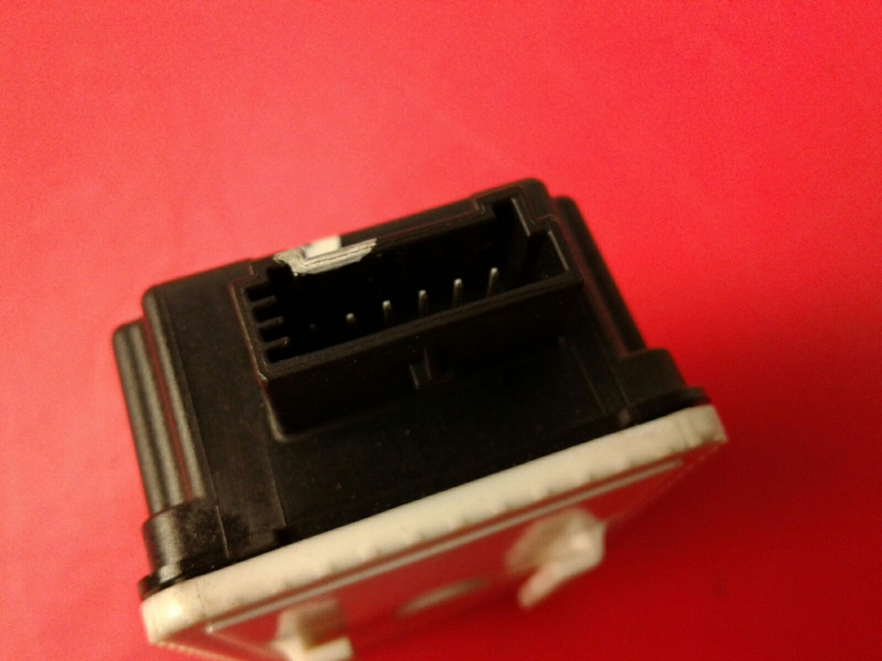 Botón / interruptor electromecánico KIA Ceed Sportswagon (JD) Imagem-1
