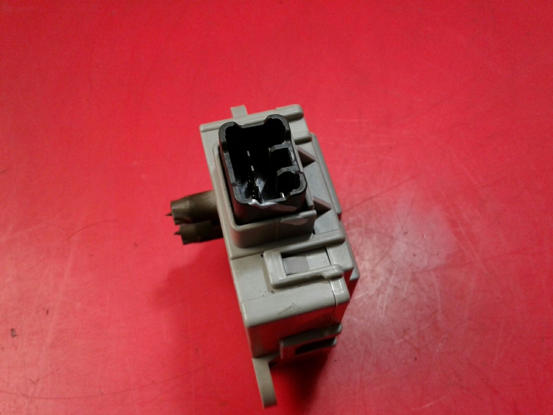 Pulsante / interruttore elettromeccanico KIA Ceed Sportswagon (JD) Imagem-1