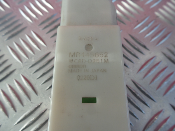 Commande / interrupteur lève-vitre Avant gauche MITSUBISHI Pajero III (V6_W, V7_W) Imagem-3