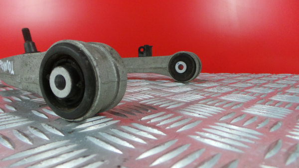 Bras de suspension Avant gauche VOLKSWAGEN Touareg (7L) Imagem-1
