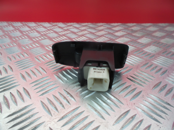 Commande / interrupteur lève-vitre Avant Droite MITSUBISHI Pajero III (V6_W, V7_W) Imagem-2