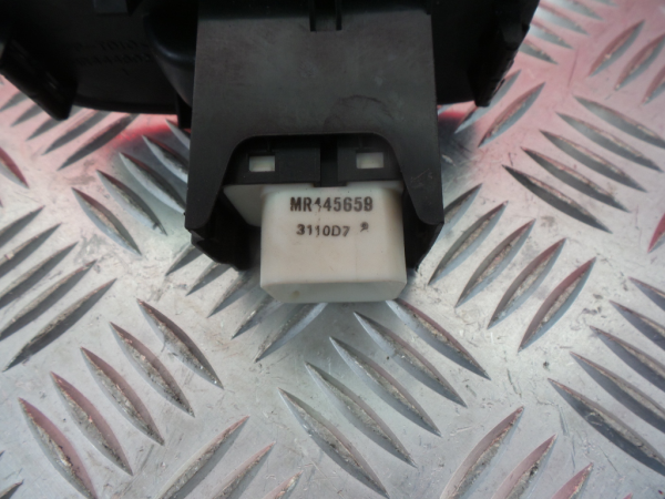 Commande / interrupteur lève-vitre Avant Droite MITSUBISHI Pajero III (V6_W, V7_W) Imagem-3