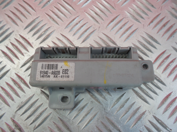 Botão / interruptor electromecânico / relé HYUNDAI i30 (GD) Imagem-1