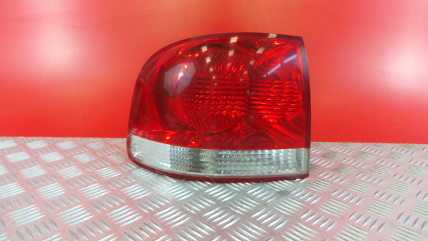 Left Tail light VOLKSWAGEN Touareg (7L)