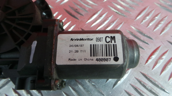 Moteur lève-vitre avant gauche HYUNDAI Santa Fé II (CM) Imagem-4