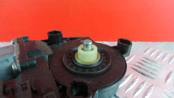 Fensterhebermotor hinten rechts PORSCHE Cayenne (9PA) Imagem-1