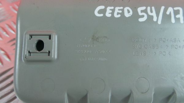 Front seat light KIA Ceed (JD) Imagem-3