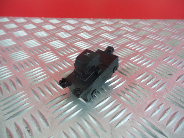 Comando / botão / interruptor vidros trás direito HYUNDAI i30 (GD)
