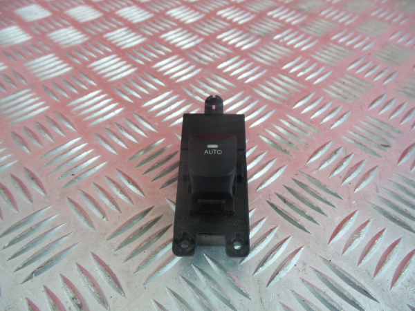 Comando / botão / interruptor vidros trás direito HYUNDAI i30 (GD) Imagem-1