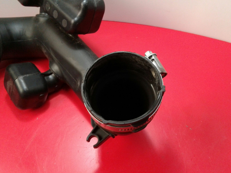 Tubo do intercooler NISSAN Note (E12) Imagem-1