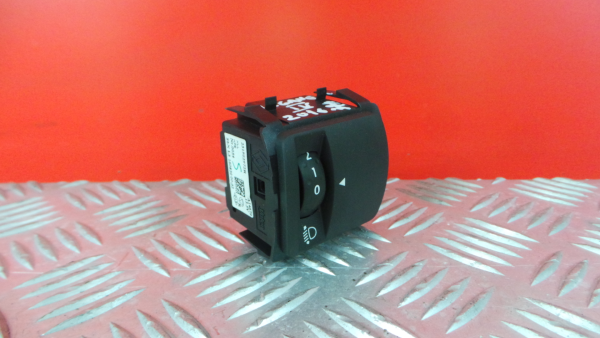 Botão / interruptor de luzes RENAULT Megane IV Grandtour (K9A/M_)
