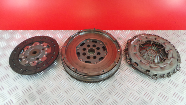 Volant moteur PEUGEOT 3008 I (0U_) Imagem-1