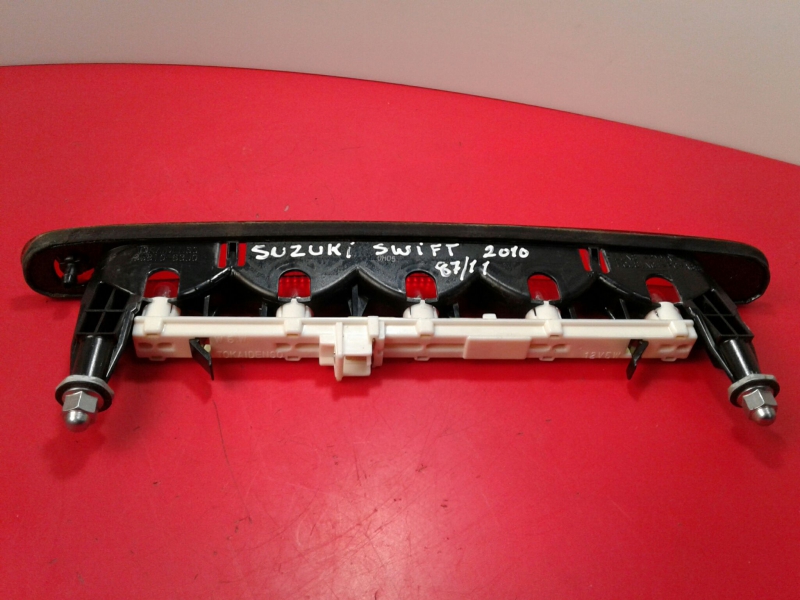 Luz stop adicional / 3º stop SUZUKI Swift IV (FZ, NZ) Imagem-2