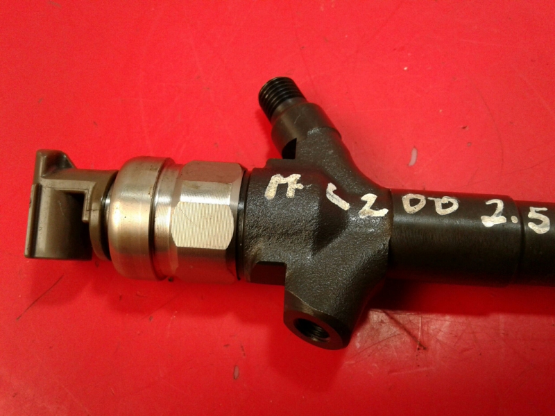 Injecteur MITSUBISHI L 200 / Triton Pick Up (KA_T, KB_T) Imagem-1