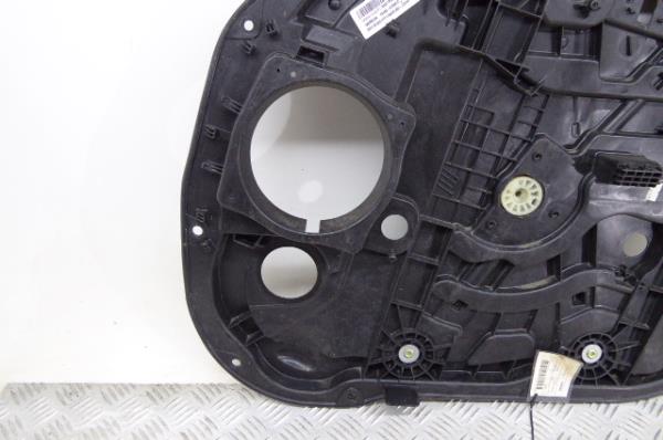 Alzavetro anteriore destro KIA Carens IV Imagem-1