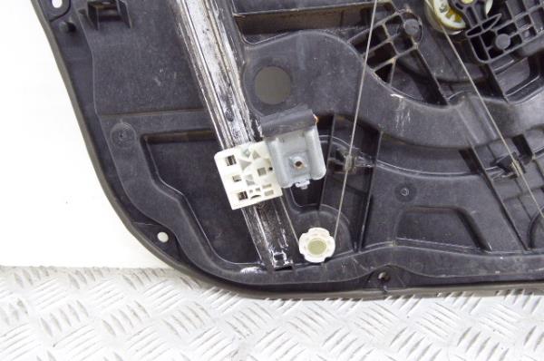 Alzavetro anteriore destro KIA Carens IV Imagem-4