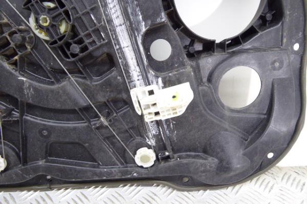 Alzavetro anteriore destro KIA Carens IV Imagem-5