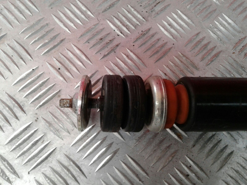 Amortecedor trás direito SUZUKI Swift IV (FZ, NZ) Imagem-2