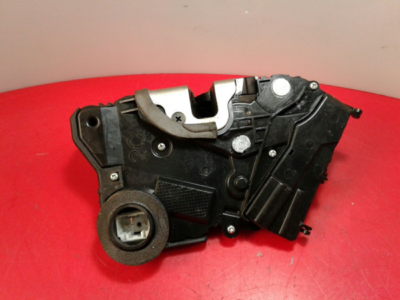 Front Right Door Lock TOYOTA Yaris (_P9_) Imagem-1