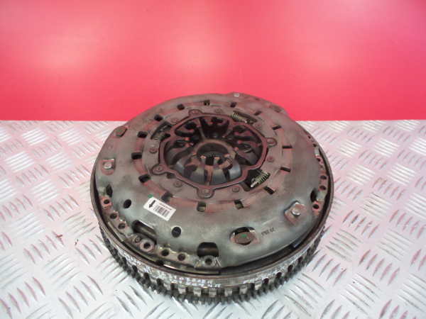 Volante motor NISSAN Qashqai II (J11)