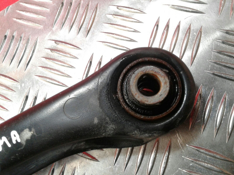 Bras de suspension arrière gauche MITSUBISHI Carisma Hatchback (DA_) Imagem-1