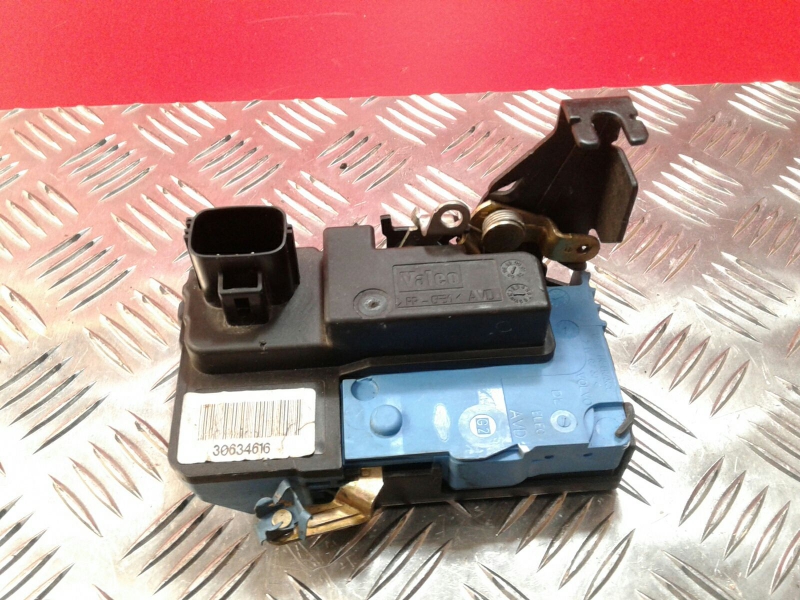 Front Right Door Lock VOLVO V70 II (SW)