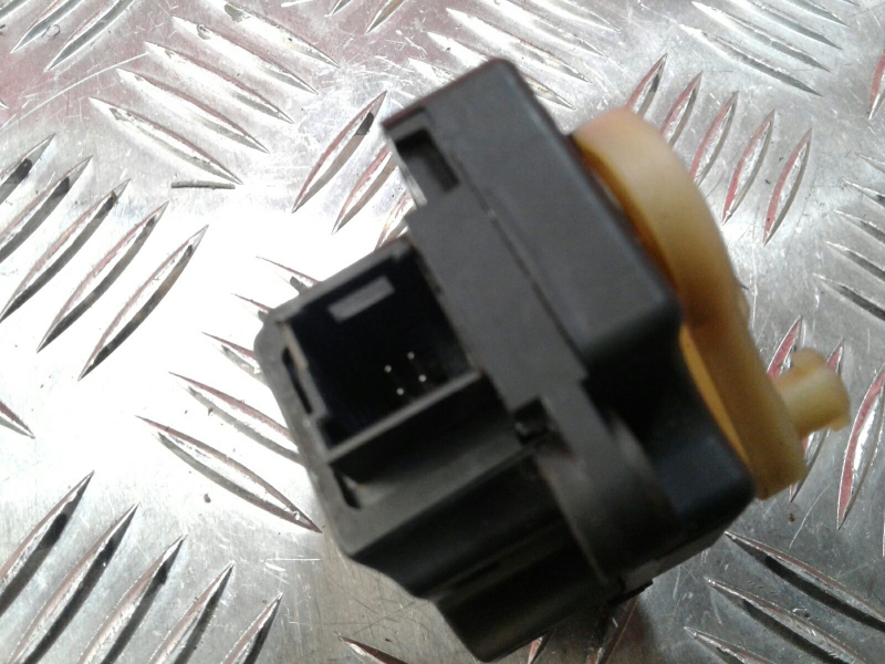 Attuatore SAAB 9-3 Sedan (YS3F) Imagem-1