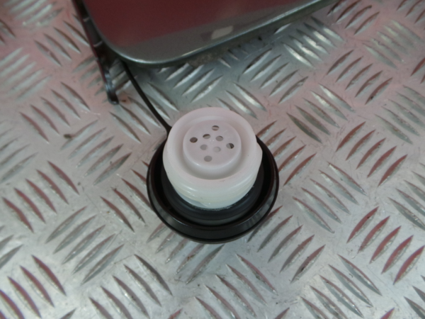 Fuel tank cap NISSAN Qashqai II (J11) Imagem-1