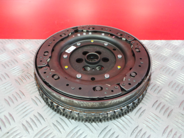 Volante motor NISSAN Qashqai II (J11)