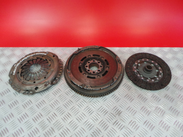 Volante motor TOYOTA Corolla Verso (ZER_, ZZE12_, R1_) Imagem-2