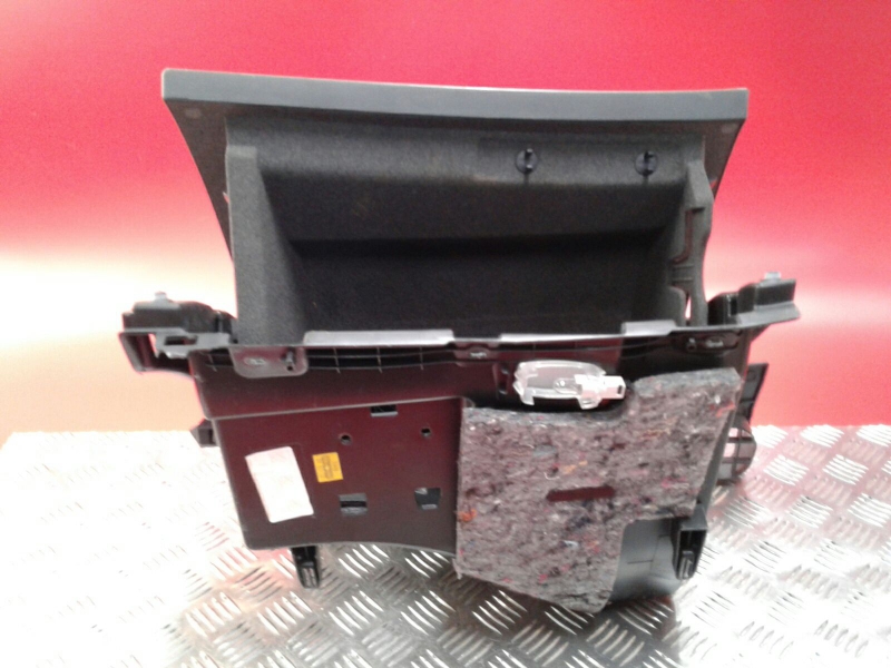 Glove Box / Compartment MERCEDES-BENZ Classe A (W176) Imagem-4