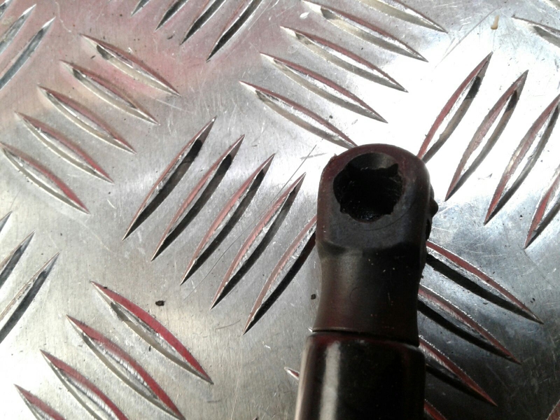 Ammortizzatore Bagagliaio FORD Focus III Imagem-1