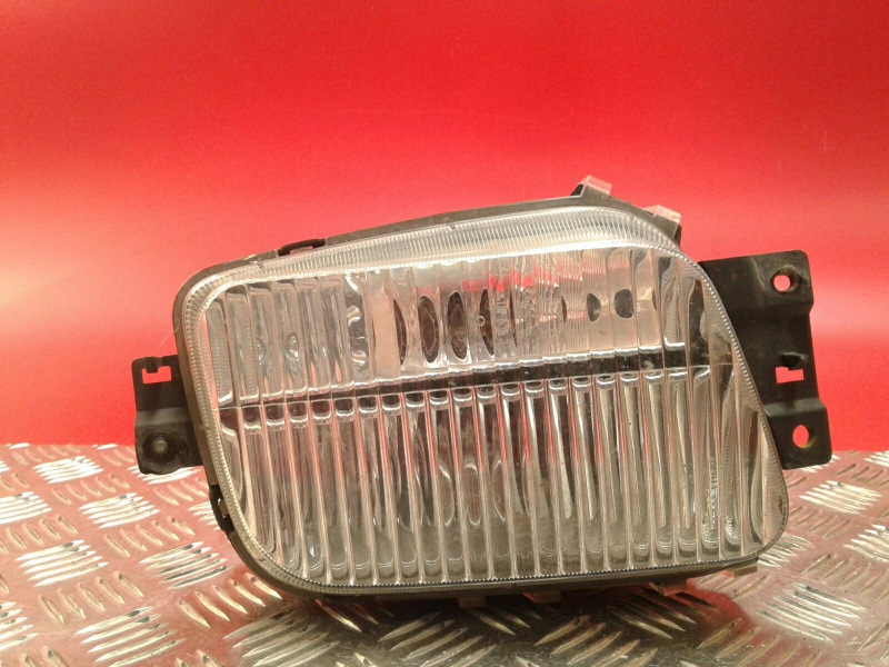 Feu antibrouillard Avant Droite MITSUBISHI Canter (FB7, FB8, FE7, FE8) VII