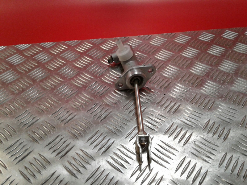 Pompe d'embrayage MITSUBISHI Canter (FB7, FB8, FE7, FE8) VII