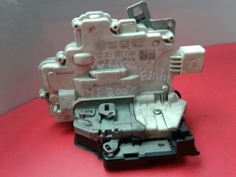 Front Right Door Lock VOLKSWAGEN Passat (3C2)