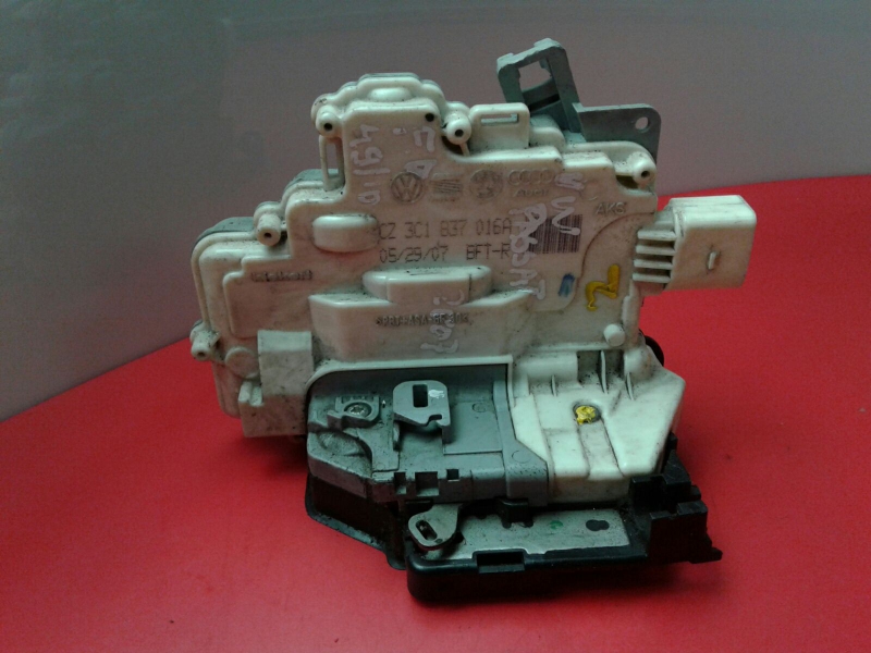Front Right Door Lock VOLKSWAGEN Passat (3C2)