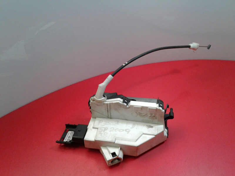 Fechadura / fecho porta frente direito PEUGEOT 3008 I (0U_)