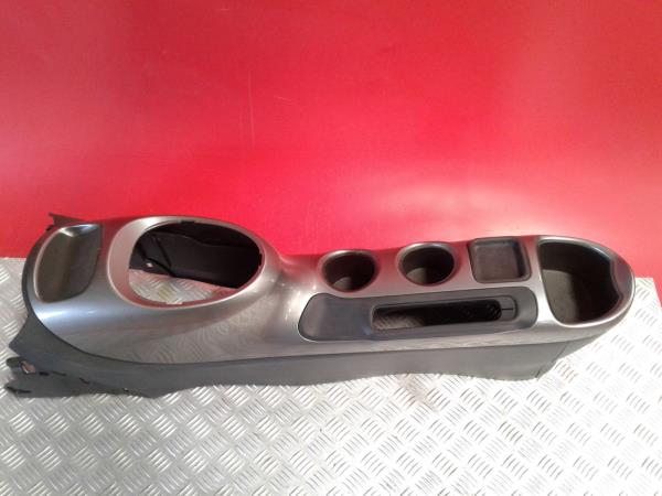 Center console  NISSAN Juke (F15) Imagem-1