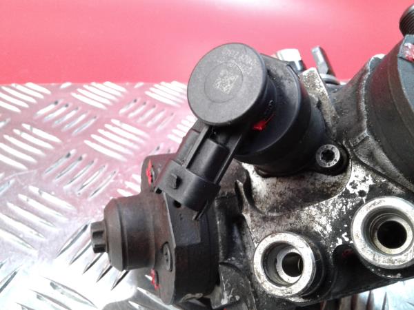 Pompe d'injection VOLVO V60 I (155) Imagem-3