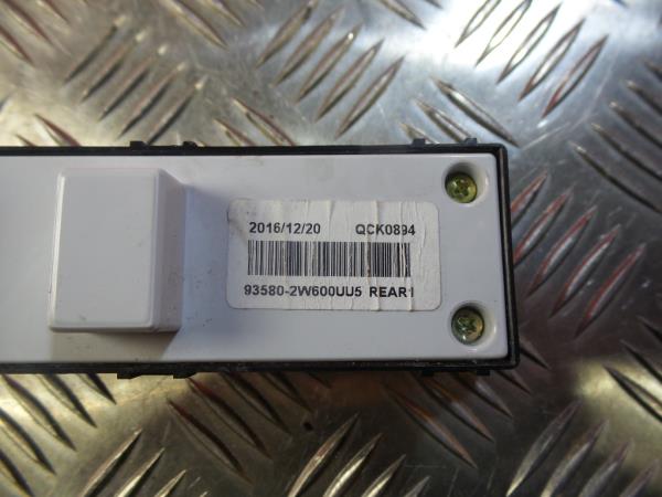 Commande / interrupteur lève-vitre Arrière Droite HYUNDAI Santa Fé III (DM) Imagem-3