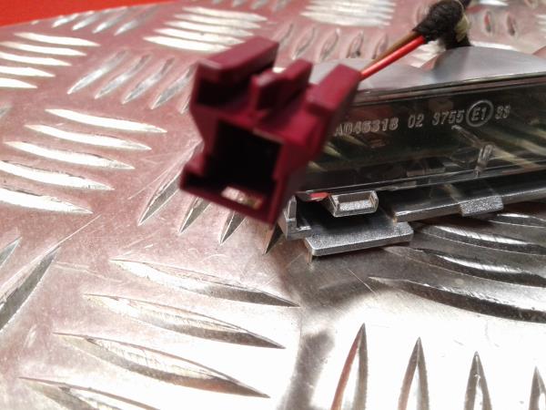 Feu de stop supplémentaire / 3e feu MERCEDES-BENZ Classe C (W204) Imagem-1