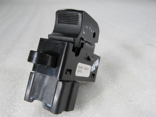 Comando / interruttore alzacristallo anteriore destro NISSAN NP300 Navara Pick Up (D40) Imagem-1