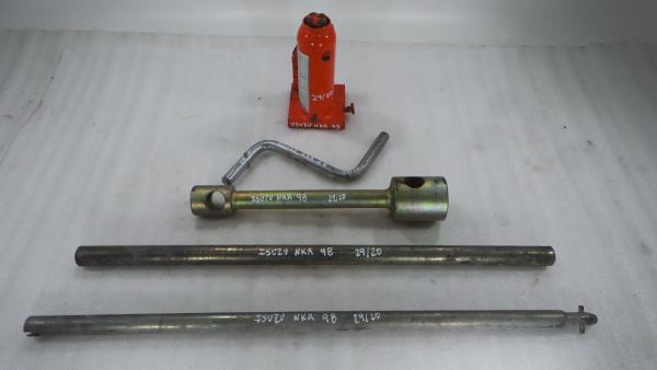 Tool kit ISUZU ELF Chassis (NKR7_, NKS7_, NHR6_, NKR6_)