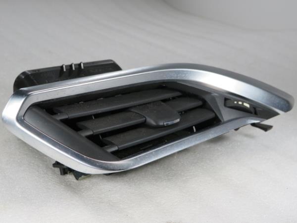 Diffuseur / sortie d’air PEUGEOT 208 Imagem-1