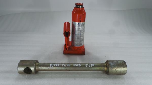 Kit / ensemble d'outils MITSUBISHI Canter (FB7, FB8, FE7, FE8) VII