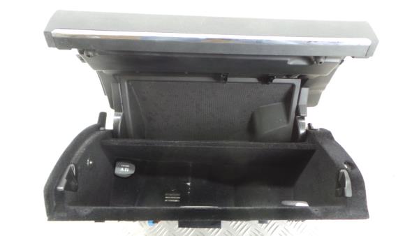 Guantera MERCEDES-BENZ Classe C (W204) Imagem-1